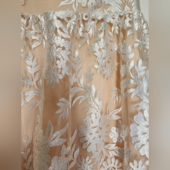 Lulus white and nude lace strapless gown size medium - Picture 3 of 9